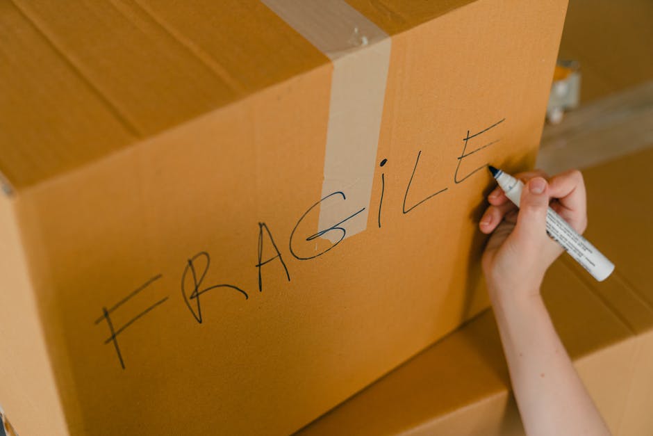 Pakowanie produktów do wysyłki – kiedy przydadzą się koperty kurierskie?