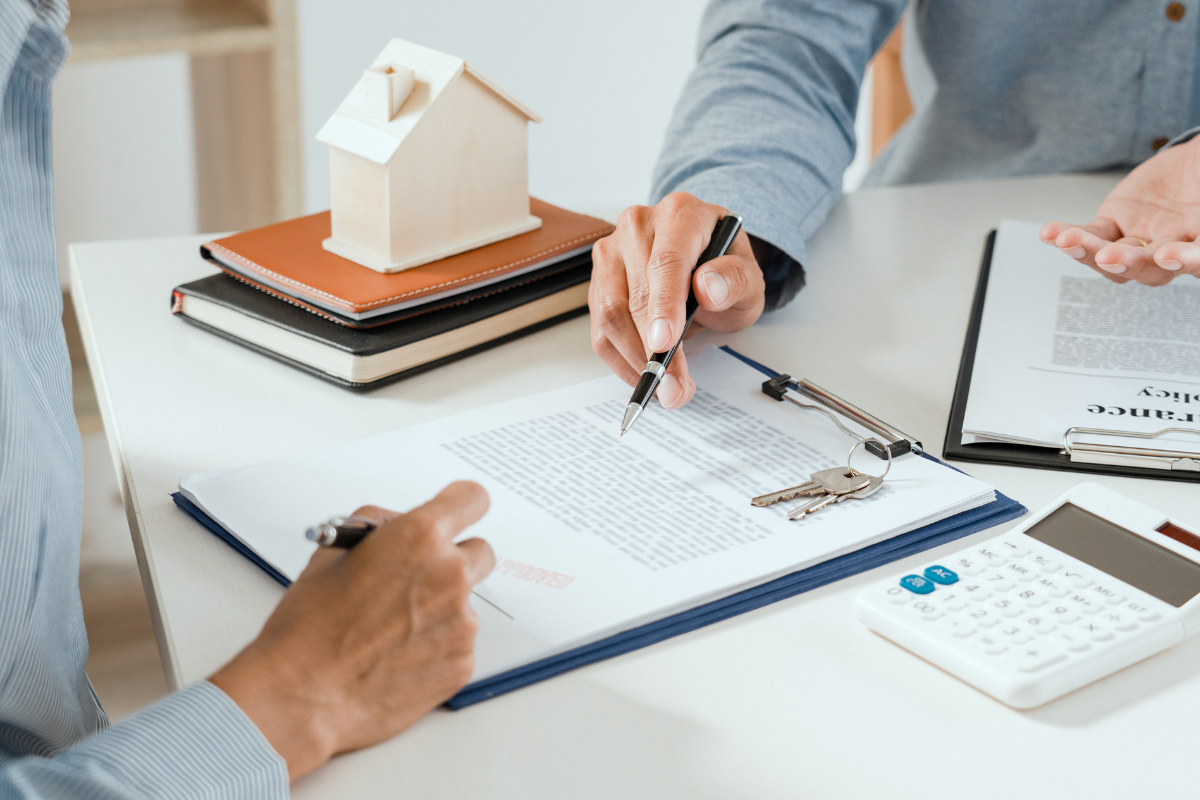 Czy warto brać kredyt hipoteczny przez pośrednika?